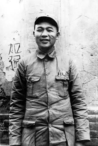 着氧气无法站立请一位老友代他投票九游会徐海东最后一次参加大会吸(图3)