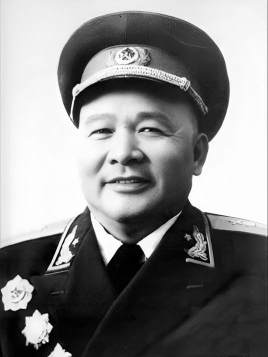 着氧气无法站立请一位老友代他投票九游会徐海东最后一次参加大会吸(图5)