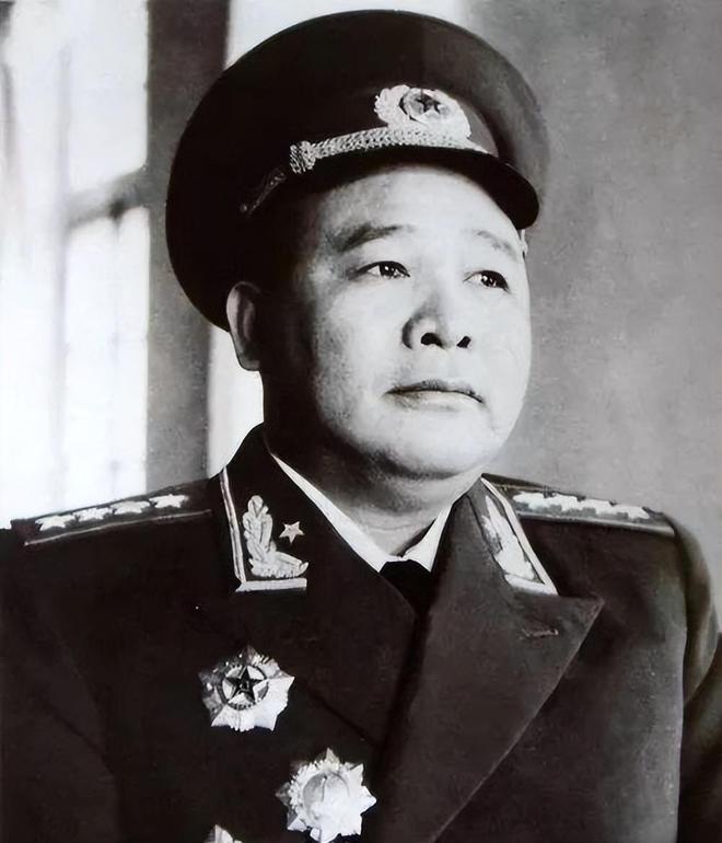 着氧气无法站立请一位老友代他投票九游会徐海东最后一次参加大会